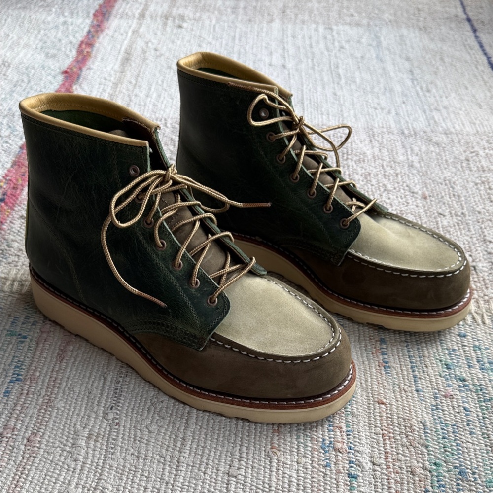 THE GREAT/Red Wing collaboration. Women’s Olive and Beige Leather Boots